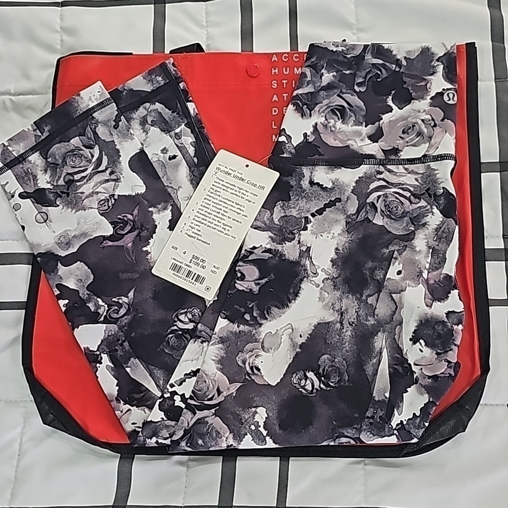 * NWT Lululemon Wunder Under Crop (High-Rise) *Full-On Luxtreme 21" Size 4